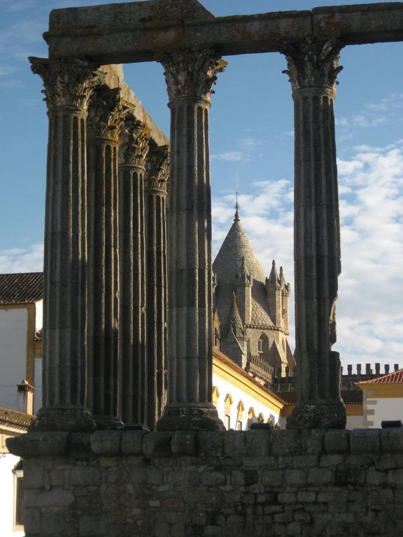Pateo Dos Oliveira - Casa Dos Servicais เอโวรา ภายนอก รูปภาพ